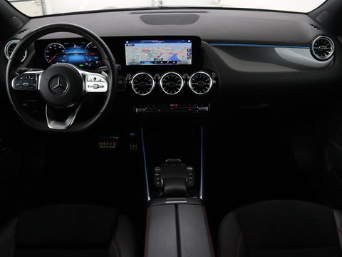Mercedes-Benz GLA 250 e AMG Luxury | Panoramadak | Stoelverwarming | Sfeerverlichting | Keyless | Widescreen |  LMV 19 inch | Trekhaak wegklapbaar