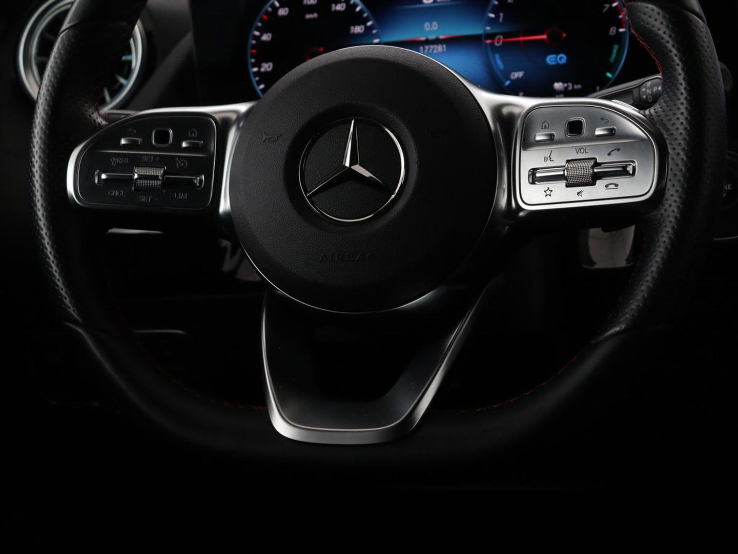 Mercedes-Benz GLA 250 e AMG Luxury | Panoramadak | Stoelverwarming | Sfeerverlichting | Keyless | Widescreen |  LMV 19 inch | Trekhaak wegklapbaar