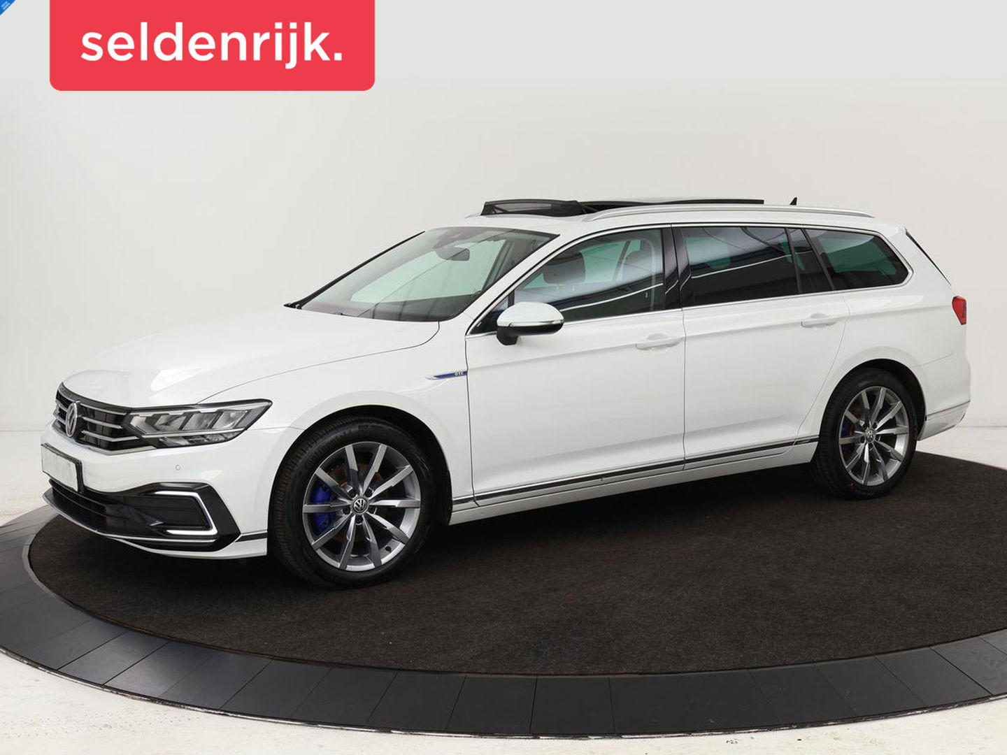 Volkswagen Passat Variant 1.4 TSI PHEV GTE Business | Panoramadak | Massage | Stoelverwarming | Adaptive cruise | Camera | Elektrische achterklep