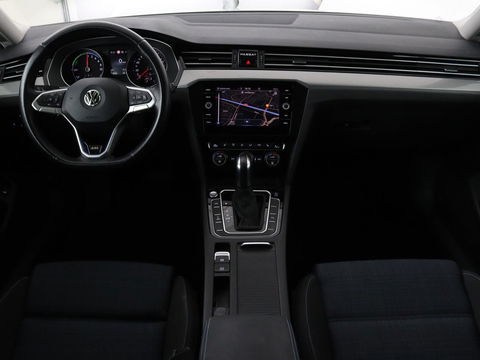Volkswagen Passat Variant 1.4 TSI PHEV GTE Business | Panoramadak | Massage | Stoelverwarming | Adaptive cruise | Camera | Elektrische achterklep