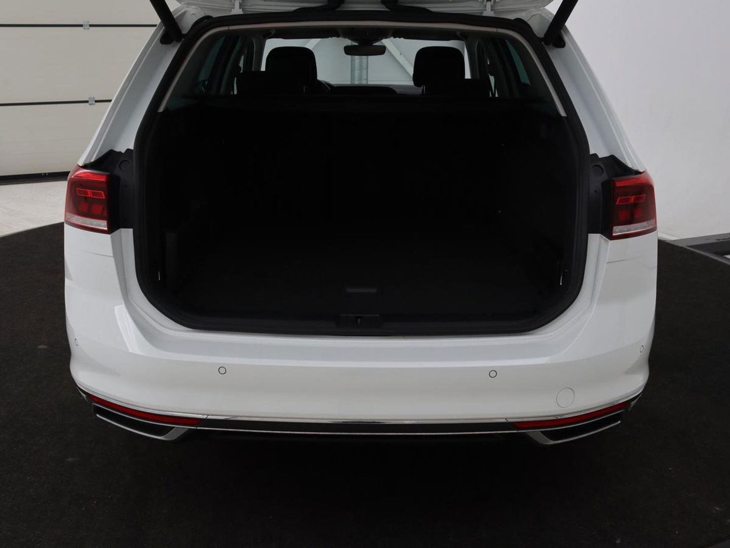 Volkswagen Passat Variant 1.4 TSI PHEV GTE Business | Panoramadak | Massage | Stoelverwarming | Adaptive cruise | Camera | Elektrische achterklep