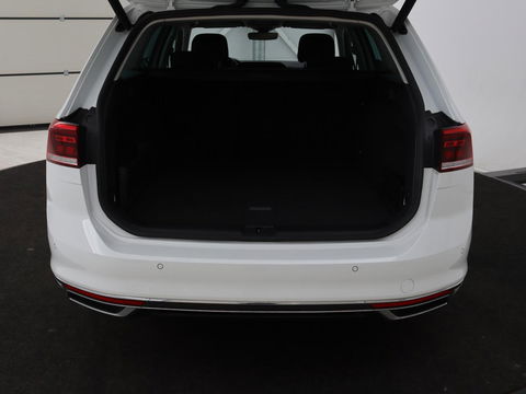 Volkswagen Passat Variant 1.4 TSI PHEV GTE Business | Panoramadak | Massage | Stoelverwarming | Adaptive cruise | Camera | Elektrische achterklep