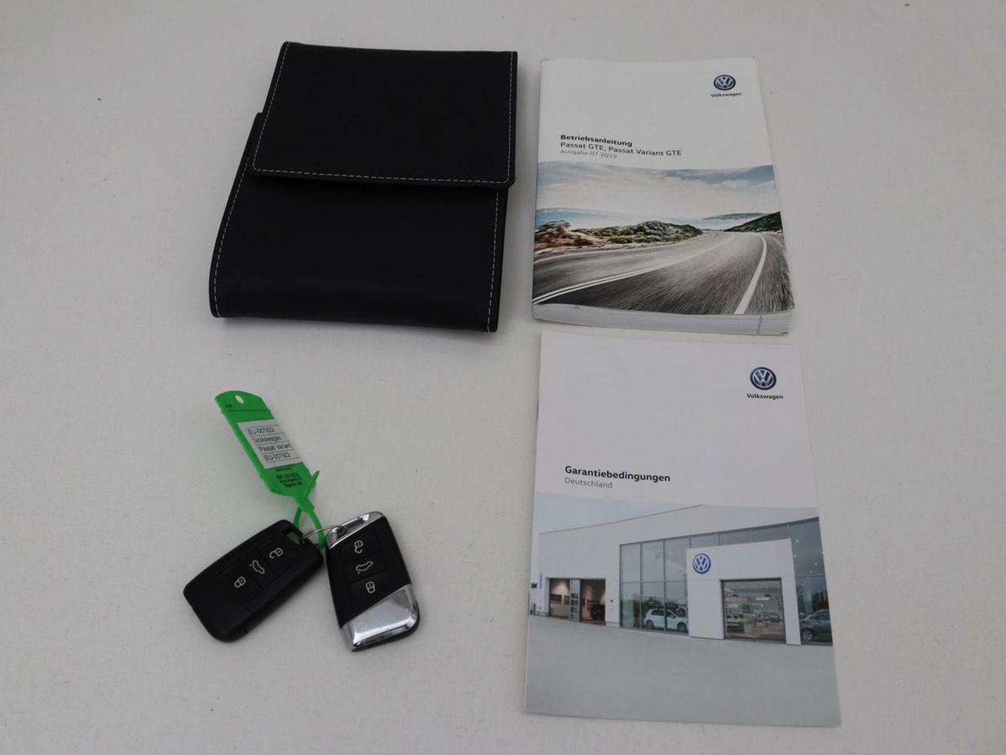 Volkswagen Passat Variant 1.4 TSI PHEV GTE Business | Panoramadak | Massage | Stoelverwarming | Adaptive cruise | Camera | Elektrische achterklep