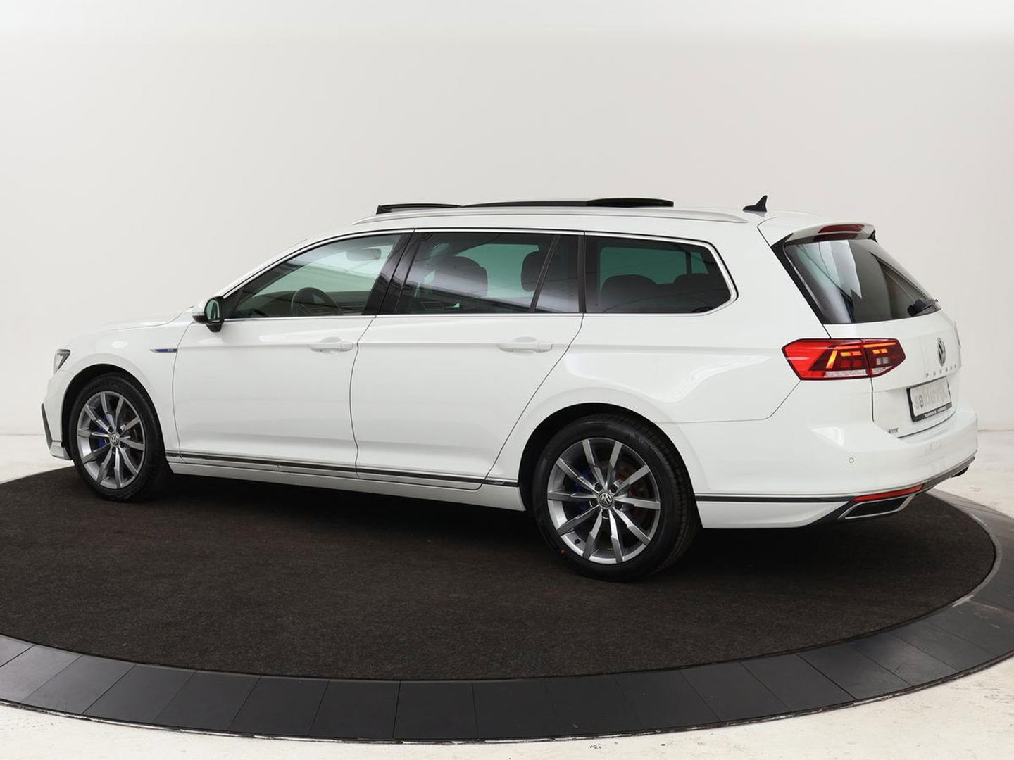 Volkswagen Passat Variant 1.4 TSI PHEV GTE Business | Panoramadak | Massage | Stoelverwarming | Adaptive cruise | Camera | Elektrische achterklep