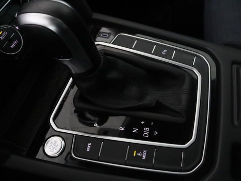 Volkswagen Passat Variant 1.4 TSI PHEV GTE Business | Panoramadak | Massage | Stoelverwarming | Adaptive cruise | Camera | Elektrische achterklep