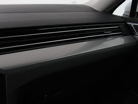 Volkswagen Passat Variant 1.4 TSI PHEV GTE Business | Panoramadak | Massage | Stoelverwarming | Adaptive cruise | Camera | Elektrische achterklep