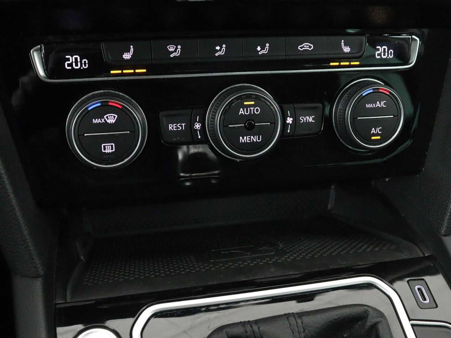 Volkswagen Passat Variant 1.4 TSI PHEV GTE Business | Panoramadak | Massage | Stoelverwarming | Adaptive cruise | Camera | Elektrische achterklep