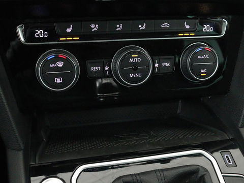 Volkswagen Passat Variant 1.4 TSI PHEV GTE Business | Panoramadak | Massage | Stoelverwarming | Adaptive cruise | Camera | Elektrische achterklep