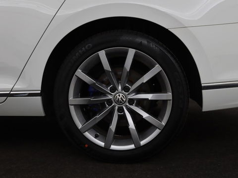 Volkswagen Passat Variant 1.4 TSI PHEV GTE Business | Panoramadak | Massage | Stoelverwarming | Adaptive cruise | Camera | Elektrische achterklep
