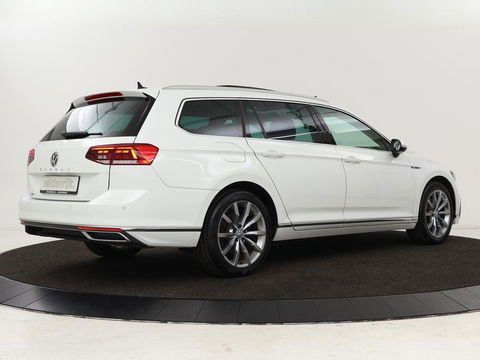 Volkswagen Passat Variant 1.4 TSI PHEV GTE Business | Panoramadak | Massage | Stoelverwarming | Adaptive cruise | Camera | Elektrische achterklep