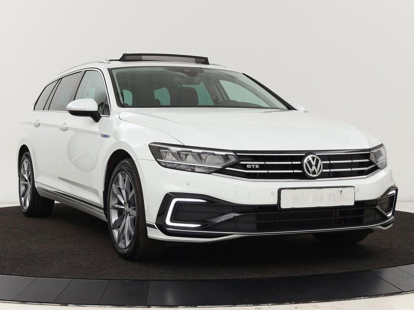 Volkswagen Passat Variant 1.4 TSI PHEV GTE Business | Panoramadak | Massage | Stoelverwarming | Adaptive cruise | Camera | Elektrische achterklep
