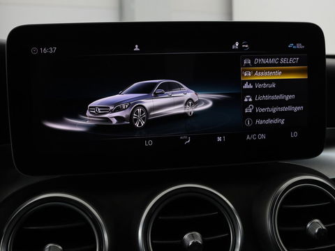 Mercedes-Benz C-Klasse 180 Business Solution AMG | Panoramadak | Leder | Stoelverwarming | Cruise control | 360 Camera | Elektrische achterklep | Carplay | Burmester