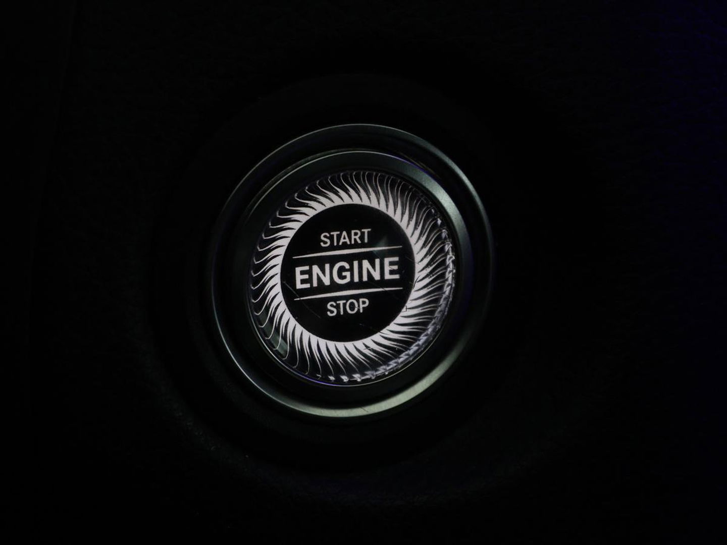 Mercedes-Benz C-Klasse 180 Business Solution AMG | Panoramadak | Leder | Stoelverwarming | Cruise control | 360 Camera | Elektrische achterklep | Carplay | Burmester