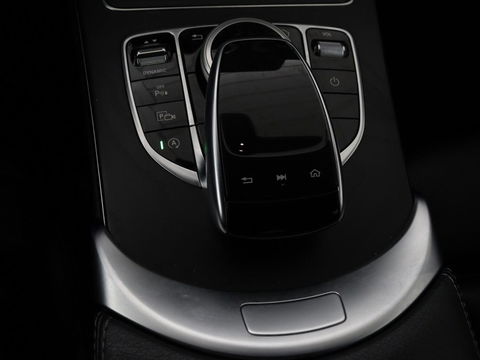 Mercedes-Benz C-Klasse 180 Business Solution AMG | Panoramadak | Leder | Stoelverwarming | Cruise control | 360 Camera | Elektrische achterklep | Carplay | Burmester