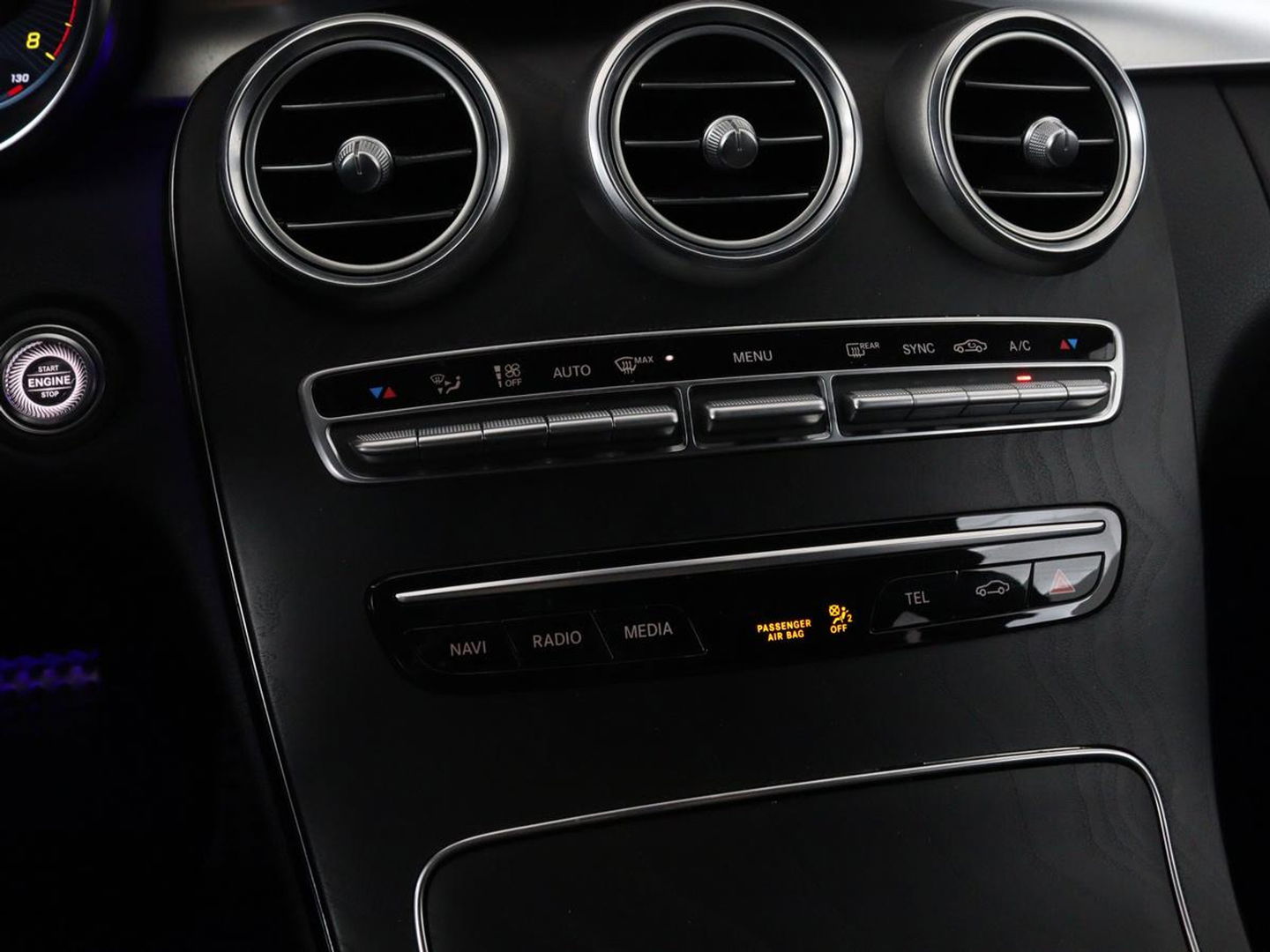 Mercedes-Benz C-Klasse 180 Business Solution AMG | Panoramadak | Leder | Stoelverwarming | Cruise control | 360 Camera | Elektrische achterklep | Carplay | Burmester