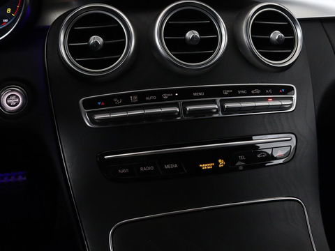 Mercedes-Benz C-Klasse 180 Business Solution AMG | Panoramadak | Leder | Stoelverwarming | Cruise control | 360 Camera | Elektrische achterklep | Carplay | Burmester