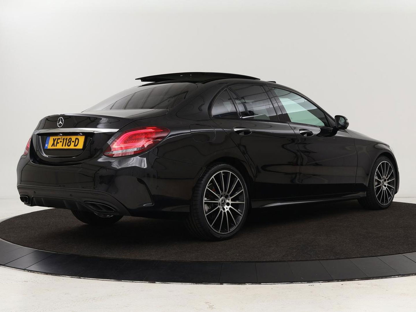 Mercedes-Benz C-Klasse 180 Business Solution AMG | Panoramadak | Leder | Stoelverwarming | Cruise control | 360 Camera | Elektrische achterklep | Carplay | Burmester