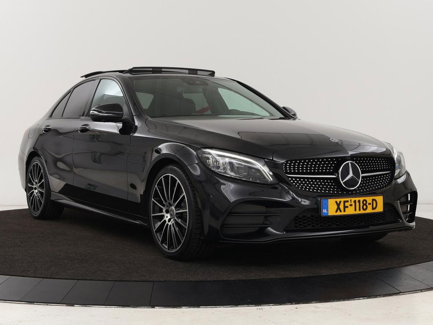 Mercedes-Benz C-Klasse 180 Business Solution AMG | Panoramadak | Leder | Stoelverwarming | Cruise control | 360 Camera | Elektrische achterklep | Carplay | Burmester