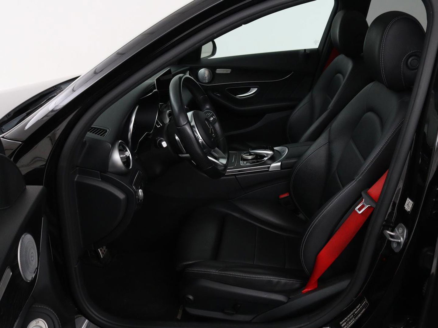 Mercedes-Benz C-Klasse 180 Business Solution AMG | Panoramadak | Leder | Stoelverwarming | Cruise control | 360 Camera | Elektrische achterklep | Carplay | Burmester