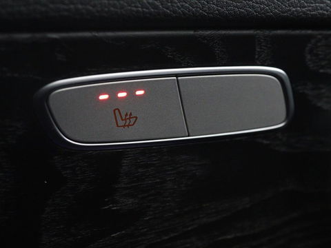 Mercedes-Benz C-Klasse 180 Business Solution AMG | Panoramadak | Leder | Stoelverwarming | Cruise control | 360 Camera | Elektrische achterklep | Carplay | Burmester