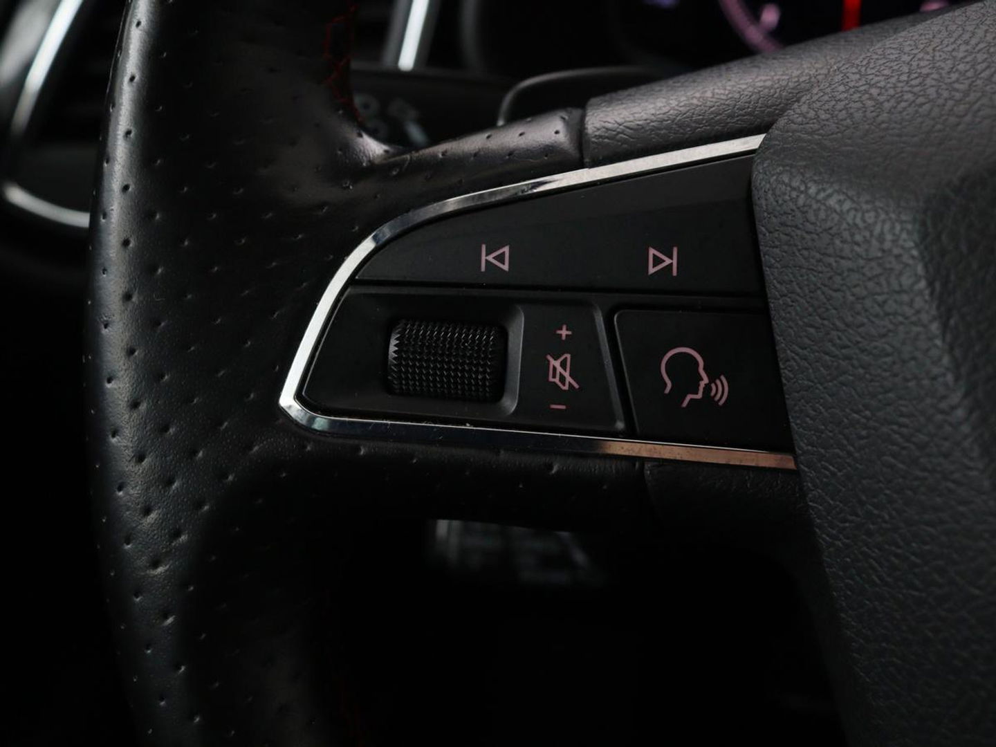 SEAT Leon 2.0 TDI FR | Panoramadak | Virtual Cockpit | Maxton | Stoelverwarming | Adaptive cruise | Camera | Carplay | Sfeerverlichting | Full LED