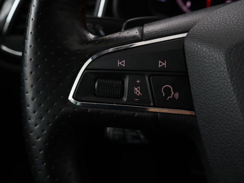 SEAT Leon 2.0 TDI FR | Panoramadak | Virtual Cockpit | Maxton | Stoelverwarming | Adaptive cruise | Camera | Carplay | Sfeerverlichting | Full LED