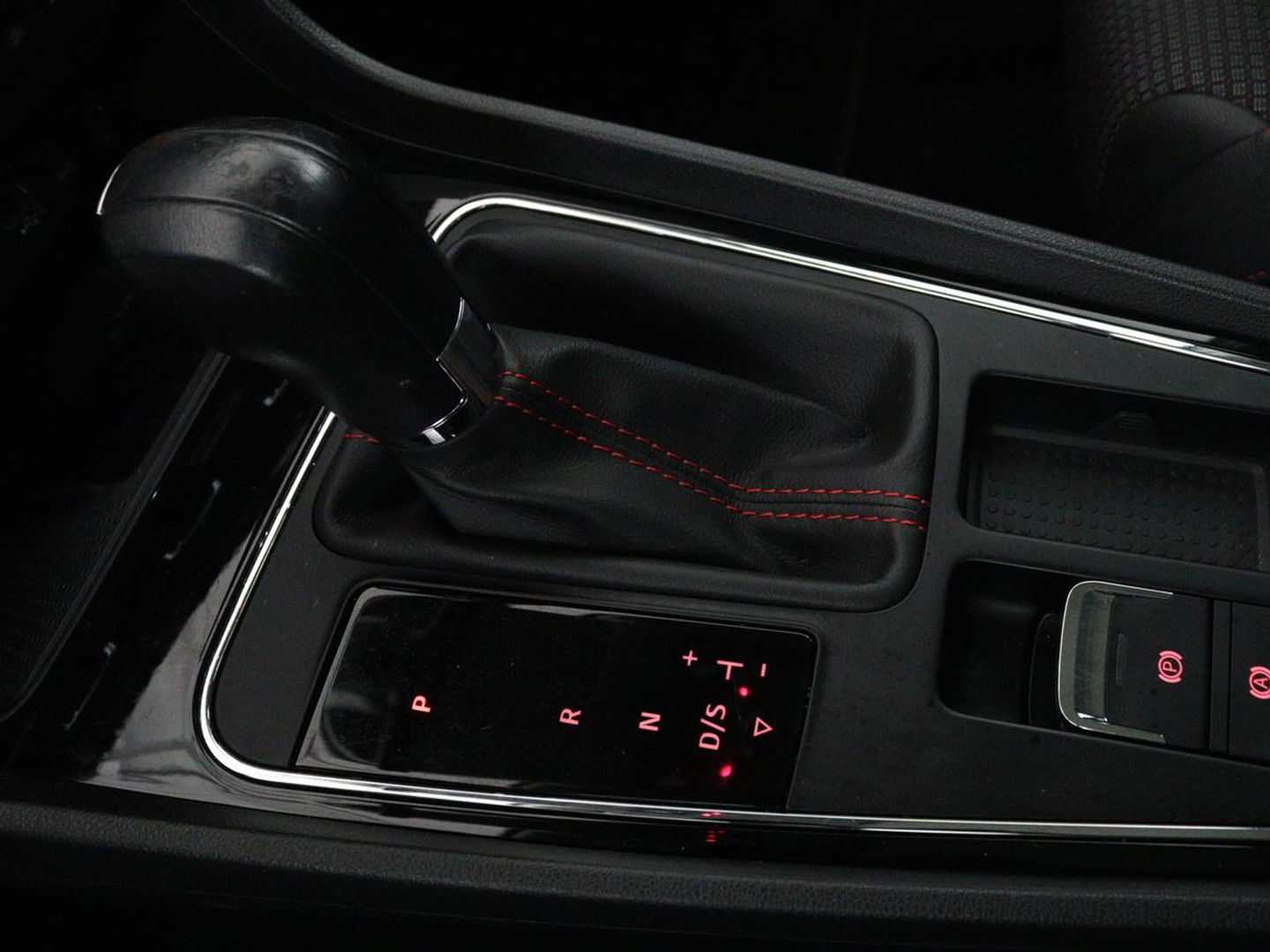 SEAT Leon 2.0 TDI FR | Panoramadak | Virtual Cockpit | Maxton | Stoelverwarming | Adaptive cruise | Camera | Carplay | Sfeerverlichting | Full LED