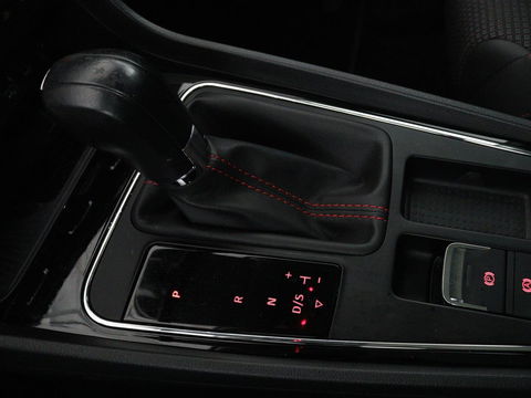 SEAT Leon 2.0 TDI FR | Panoramadak | Virtual Cockpit | Maxton | Stoelverwarming | Adaptive cruise | Camera | Carplay | Sfeerverlichting | Full LED