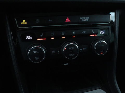 SEAT Leon 2.0 TDI FR | Panoramadak | Virtual Cockpit | Maxton | Stoelverwarming | Adaptive cruise | Camera | Carplay | Sfeerverlichting | Full LED