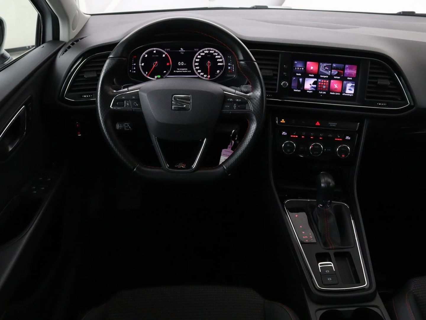 SEAT Leon 2.0 TDI FR | Panoramadak | Virtual Cockpit | Maxton | Stoelverwarming | Adaptive cruise | Camera | Carplay | Sfeerverlichting | Full LED