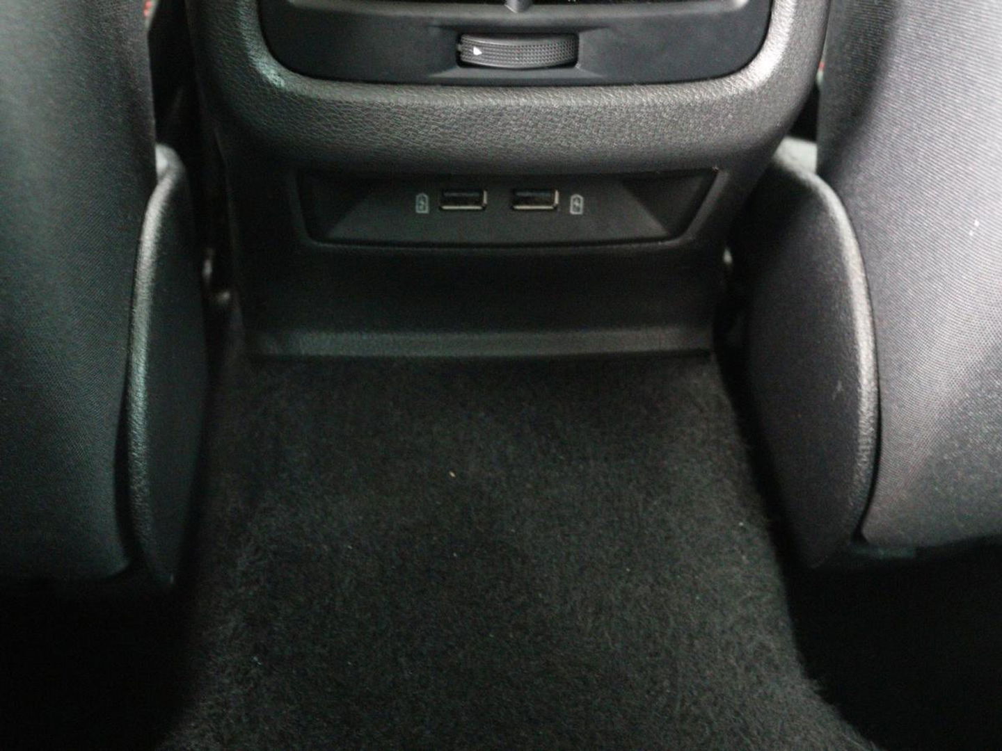 SEAT Leon 2.0 TDI FR | Panoramadak | Virtual Cockpit | Maxton | Stoelverwarming | Adaptive cruise | Camera | Carplay | Sfeerverlichting | Full LED