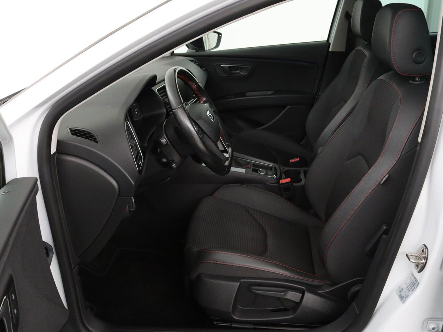 SEAT Leon 2.0 TDI FR | Panoramadak | Virtual Cockpit | Maxton | Stoelverwarming | Adaptive cruise | Camera | Carplay | Sfeerverlichting | Full LED