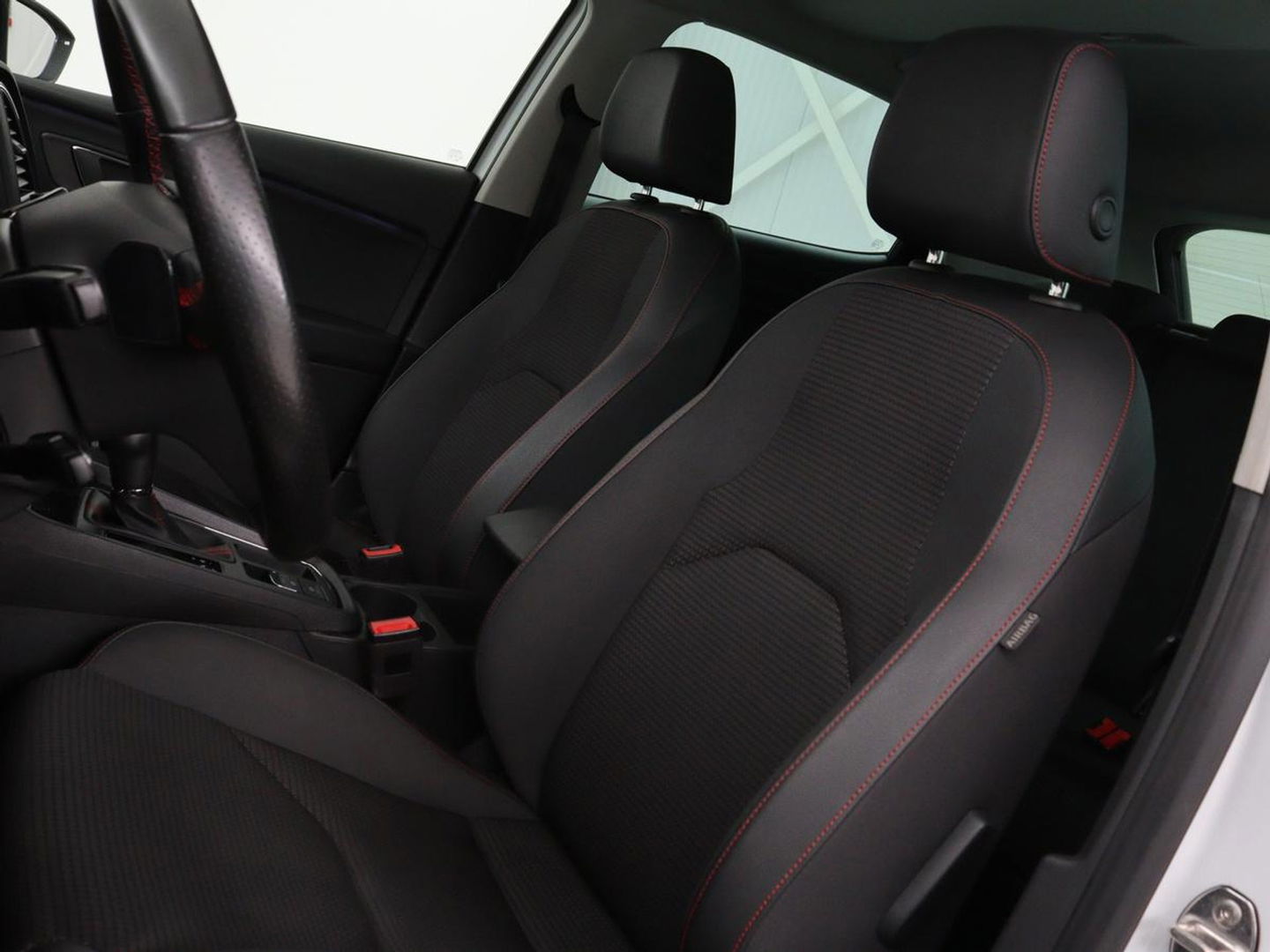 SEAT Leon 2.0 TDI FR | Panoramadak | Virtual Cockpit | Maxton | Stoelverwarming | Adaptive cruise | Camera | Carplay | Sfeerverlichting | Full LED