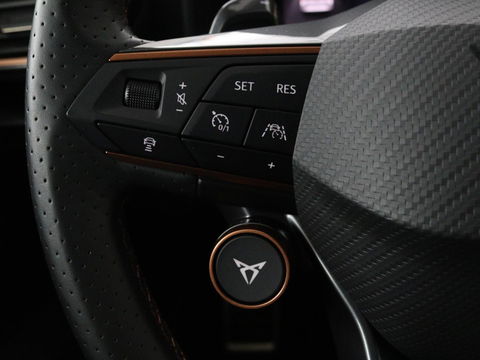 CUPRA Leon 1.4 e-Hybrid VZ Performance | Stoel & Stuurverwarming | Adaptive cruise | Carplay | Camera | Memory | Sportstoelen | Full LED
