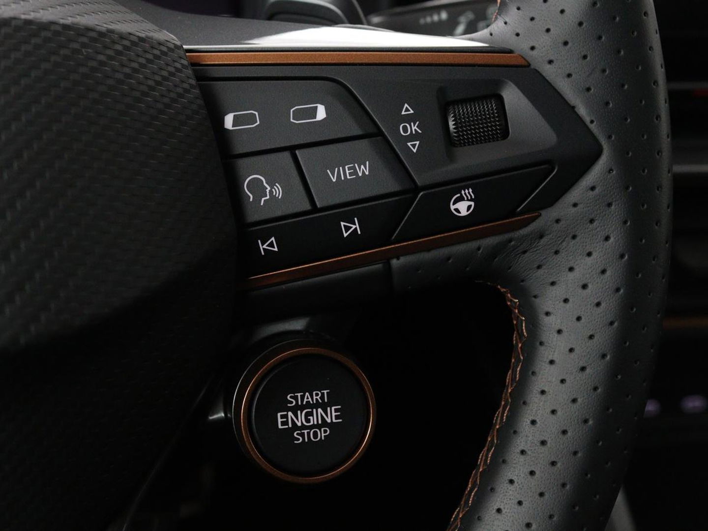 CUPRA Leon 1.4 e-Hybrid VZ Performance | Stoel & Stuurverwarming | Adaptive cruise | Carplay | Camera | Memory | Sportstoelen | Full LED