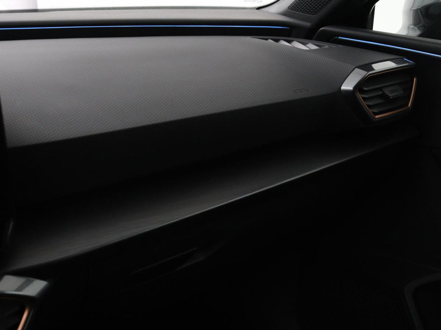 CUPRA Leon 1.4 e-Hybrid VZ Performance | Stoel & Stuurverwarming | Adaptive cruise | Carplay | Camera | Memory | Sportstoelen | Full LED