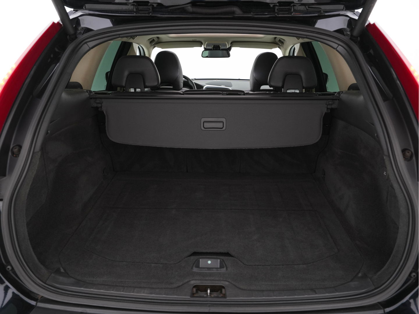 Volvo XC60 2.4 D5 AWD R-Design Aut. *PANO | FULL-LEATHER | XENON | NAVI-FULLMAP | PREMIUN-SOUND | CAMERA | SPORT-SEATS | HEATED-SEATS | 20''ALU | TOWBAR*