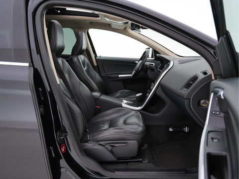 Volvo XC60 2.4 D5 AWD R-Design Aut. *PANO | FULL-LEATHER | XENON | NAVI-FULLMAP | PREMIUN-SOUND | CAMERA | SPORT-SEATS | HEATED-SEATS | 20''ALU | TOWBAR*