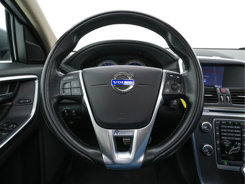 Volvo XC60 2.4 D5 AWD R-Design Aut. *PANO | FULL-LEATHER | XENON | NAVI-FULLMAP | PREMIUN-SOUND | CAMERA | SPORT-SEATS | HEATED-SEATS | 20''ALU | TOWBAR*