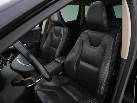 Volvo XC60 2.4 D5 AWD R-Design Aut. *PANO | FULL-LEATHER | XENON | NAVI-FULLMAP | PREMIUN-SOUND | CAMERA | SPORT-SEATS | HEATED-SEATS | 20''ALU | TOWBAR*
