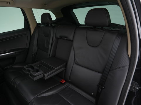Volvo XC60 2.4 D5 AWD R-Design Aut. *PANO | FULL-LEATHER | XENON | NAVI-FULLMAP | PREMIUN-SOUND | CAMERA | SPORT-SEATS | HEATED-SEATS | 20''ALU | TOWBAR*
