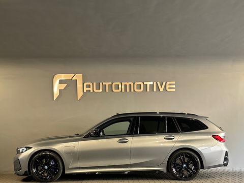 BMW 3 Serie Touring 330e M Sport Pano|Trekhaak|HuD|360C|ACC