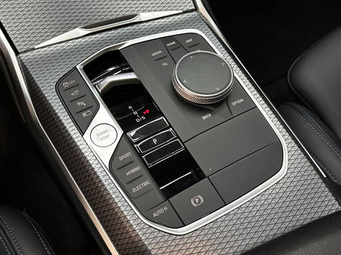 BMW 3 Serie Touring 330e M Sport Pano|Trekhaak|HuD|360C|ACC