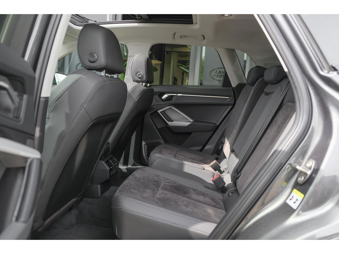 Audi Q3 35 TFSI 150pk S-line Panoramadak *BTW* Virtual cockpit Trekhaak Camera Sportstoelen Navigatie