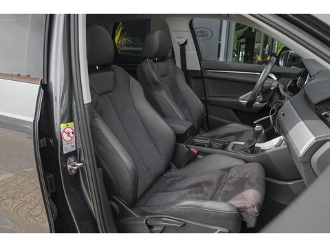 Audi Q3 35 TFSI 150pk S-line Panoramadak *BTW* Virtual cockpit Trekhaak Camera Sportstoelen Navigatie