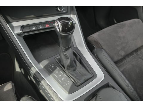 Audi Q3 35 TFSI 150pk S-line Panoramadak *BTW* Virtual cockpit Trekhaak Camera Sportstoelen Navigatie