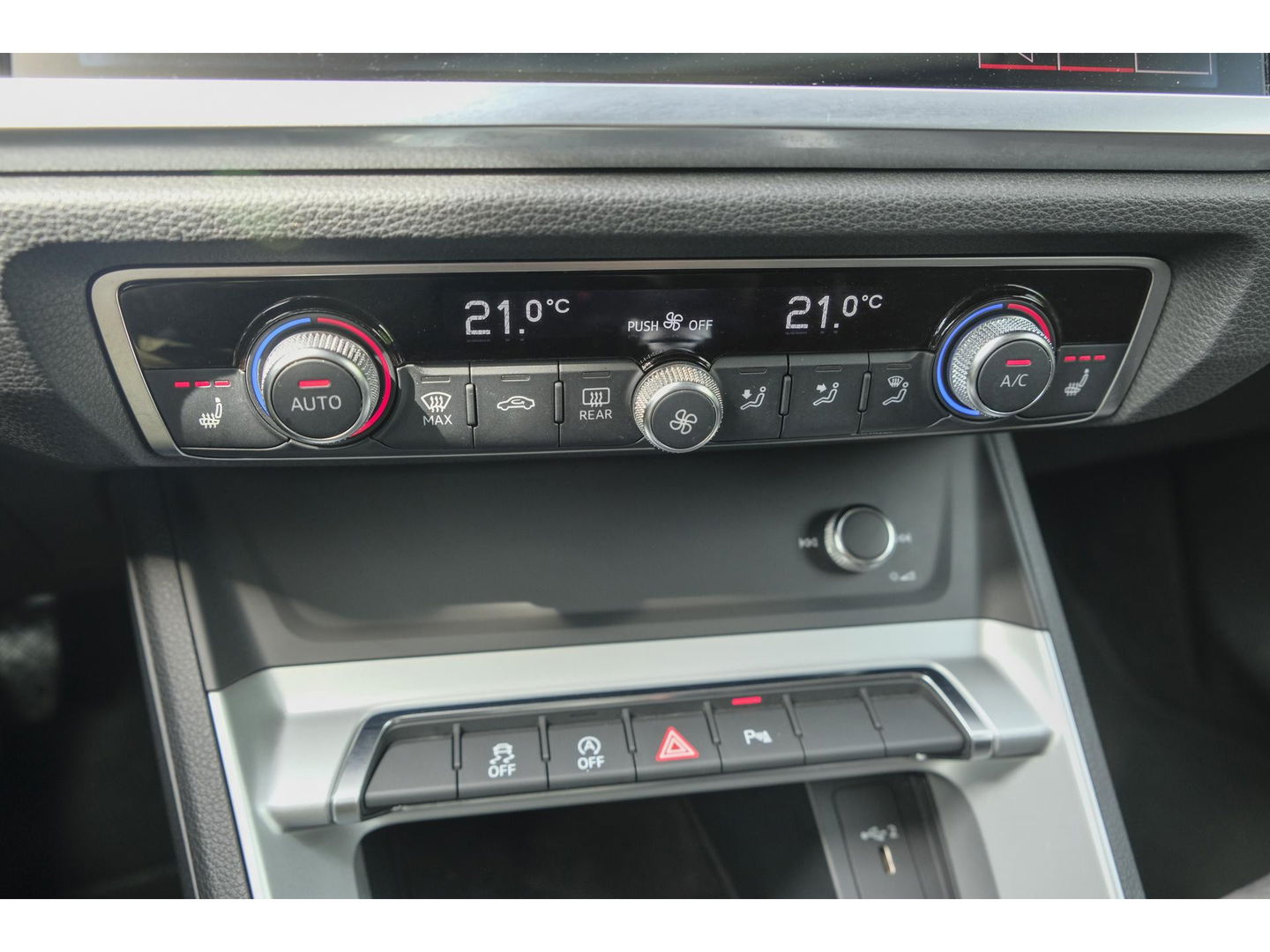 Audi Q3 35 TFSI 150pk S-line Panoramadak *BTW* Virtual cockpit Trekhaak Camera Sportstoelen Navigatie