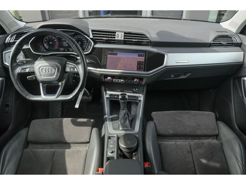 Audi Q3 35 TFSI 150pk S-line Panoramadak *BTW* Virtual cockpit Trekhaak Camera Sportstoelen Navigatie