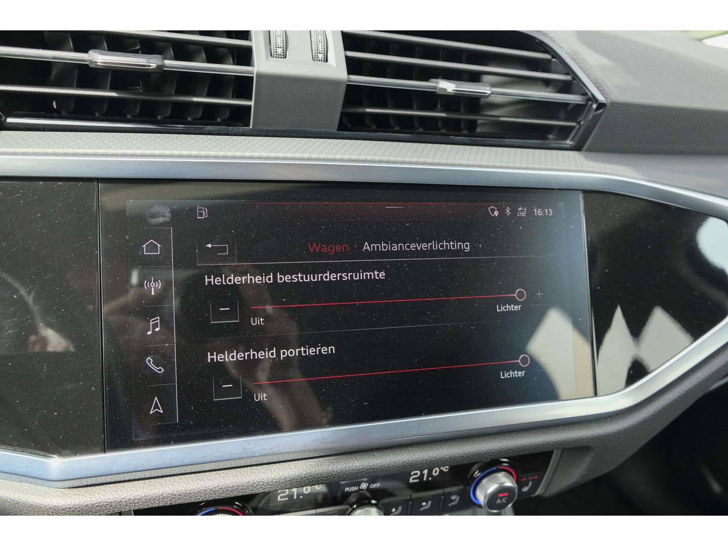 Audi Q3 35 TFSI 150pk S-line Panoramadak *BTW* Virtual cockpit Trekhaak Camera Sportstoelen Navigatie