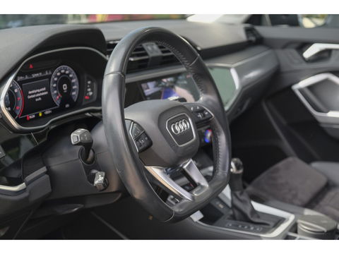 Audi Q3 35 TFSI 150pk S-line Panoramadak *BTW* Virtual cockpit Trekhaak Camera Sportstoelen Navigatie